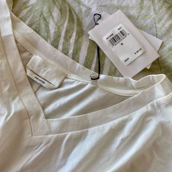 V-neck twist tee in optic white. 7 for all mankind (M). - Picture 3 of 5